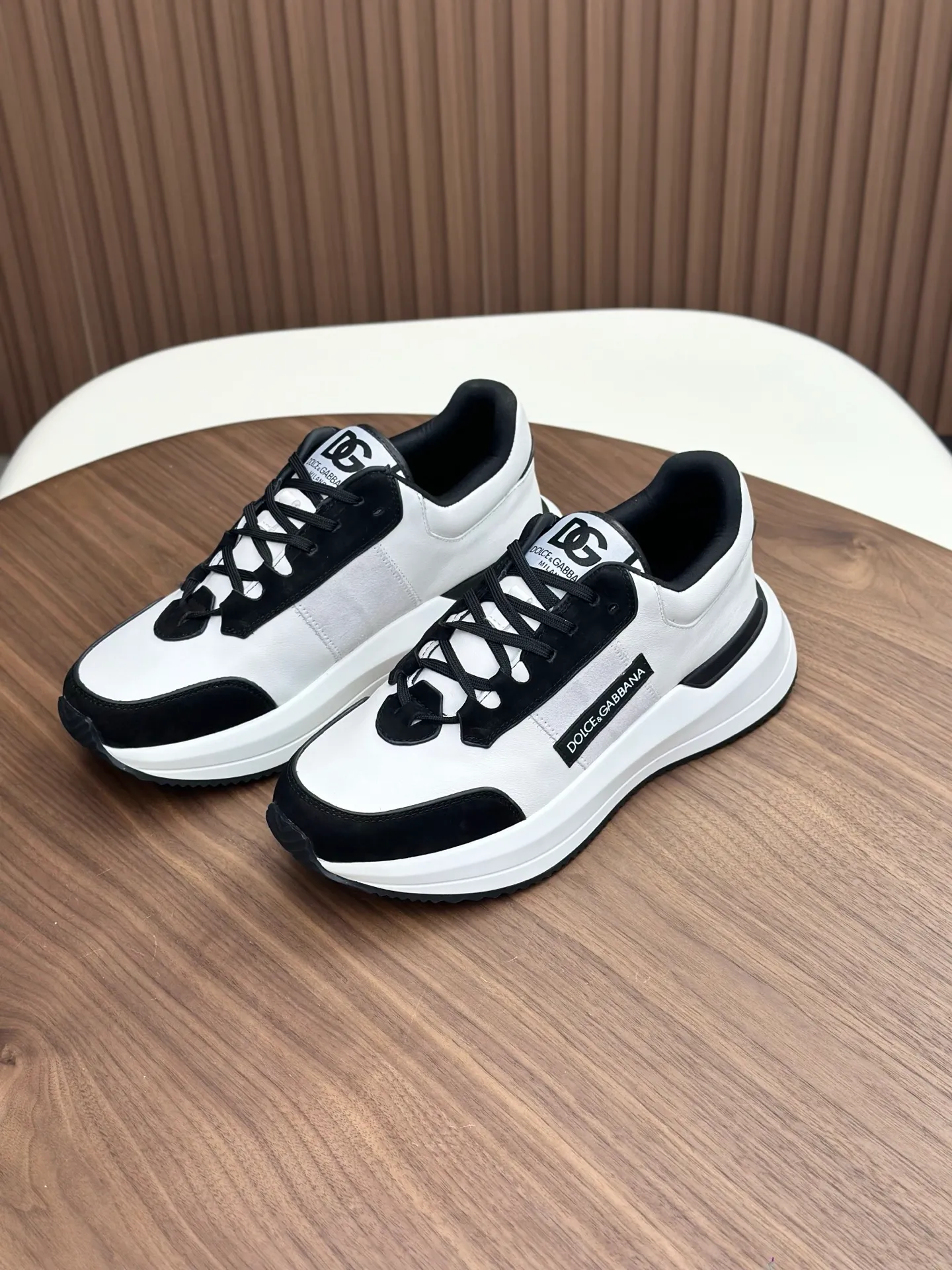 💰780••New arrivals••Dolce&Gabbana••DG✔️High-end men’s sports•casual shoes. Original goods from top counters. Original imported cowhide, multi-material splicing design ➕Imported cowhide lining, cowhide feet ➕Original TPR elastic outsole.  Size: 39-44 (38, 45 customized)